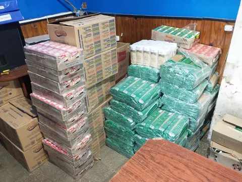 Tucumán: detuvieron a 3 personas que vendían alimentos del Estado a través de Facebook