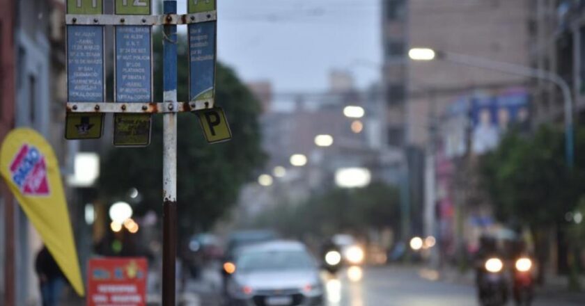 Desde hoy rige la reducción del servicio de colectivos y suspensión de choferes en Tucumán