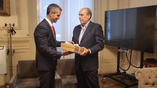 Ley ómnibus: el oficialismo acepta modificaciones y espera dictamen el martes
