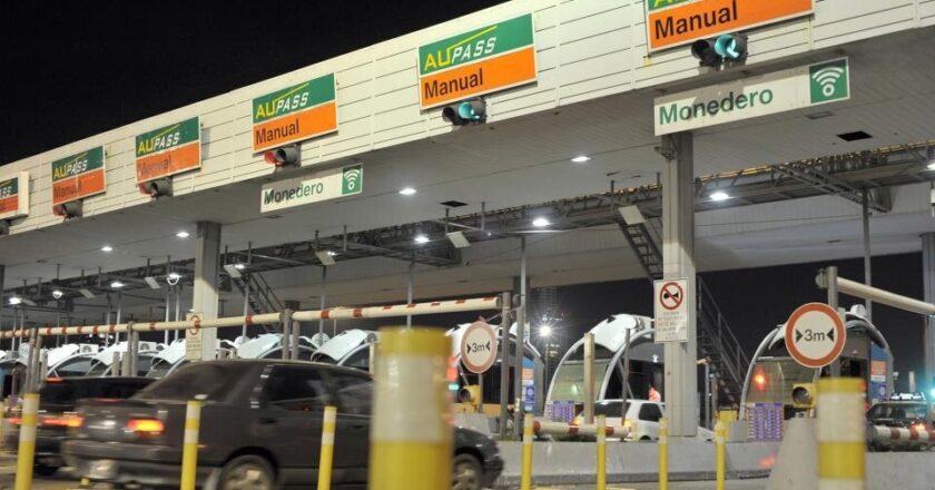 El gobierno triplicó los precios de los peajes de todo el país