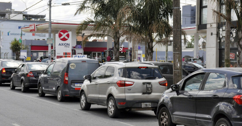 Se normaliza la venta de GNC en Tucumán y hay largas filas para cargar