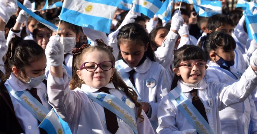 Alumnos tucumanos prometerán lealtad a la Bandera en Plaza Independencia