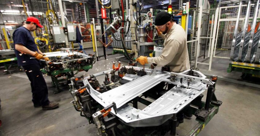 Efecto recesión: la industria pyme siguió cayendo en junio