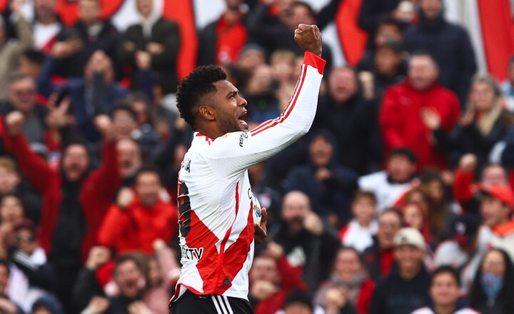 Gracias a un doblete de Borja, River rescató un empate agónico ante Lanús en el Monumental