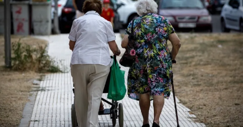 Jubilados, pensionados y beneficiarios de la AUH tendrán un refuerzo extra en agosto