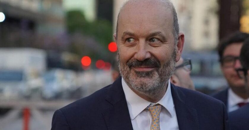 Sturzenegger prepara un DNU con la idea de “destruir el Estado desde adentro”
