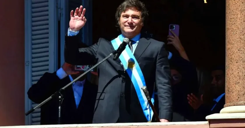 Milei se quiere subir al triunfo de la Scaloneta