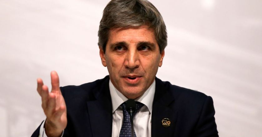 Caputo apuesta al blanqueo para dolarizar
