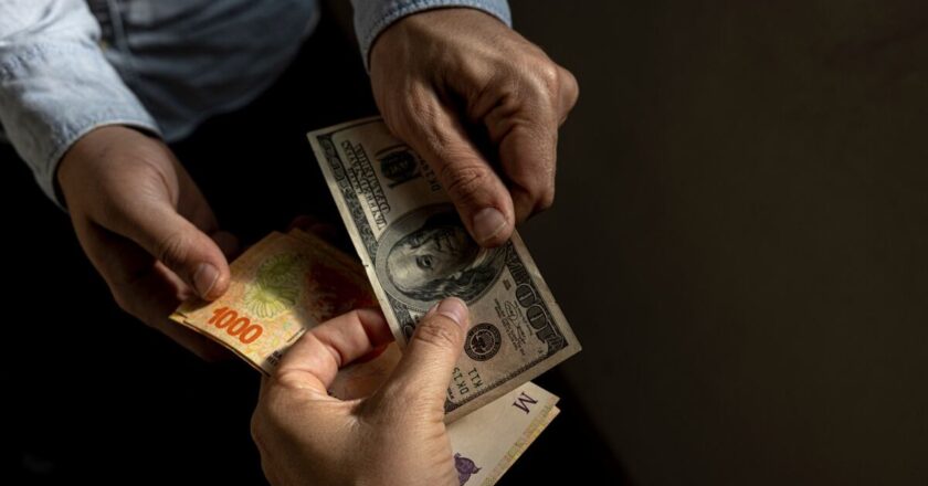 Blanqueo: los bancos deberán aceptar dólares deteriorados o de “cara chica”
