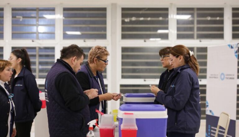 Tucumán comienza a vacunar contra el dengue a los docentes privados