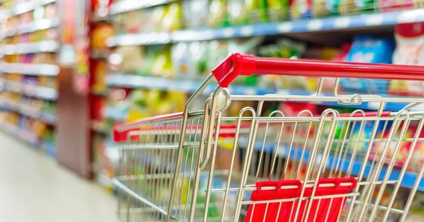 El consumo en supermercados vuelve a profundizar su caída durante agosto