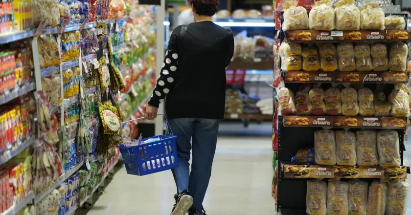 Contra lo que dicen Caputo y Milei, la inflación no baja, sube