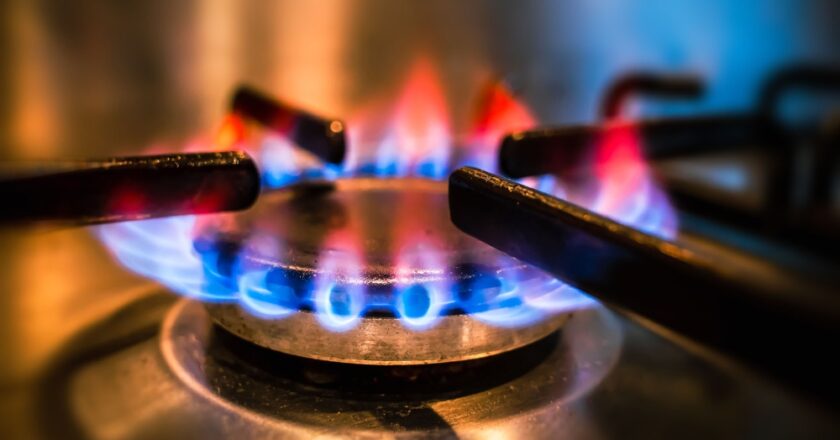 El Gobierno imputó a 95 empresas de servicios públicos por incluir tasas indebidas en las facturas