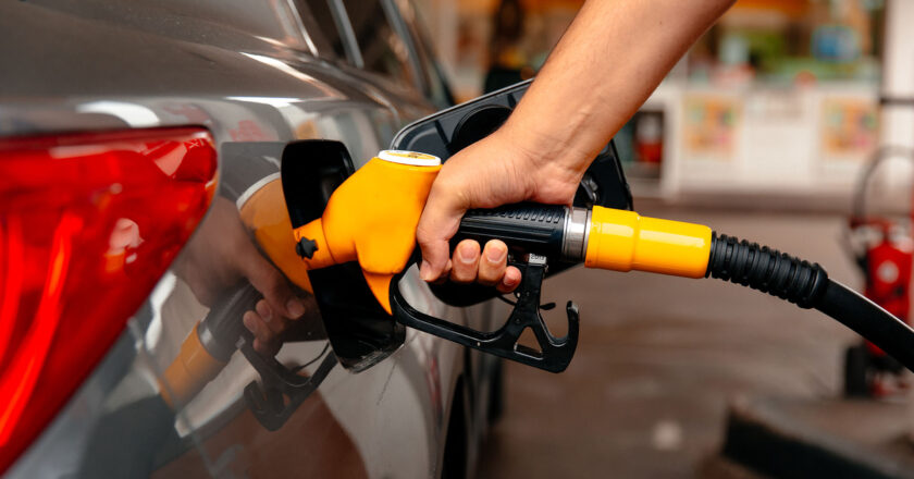 Desde hoy el litro de nafta y de gasoil son un 2,4 % más caro