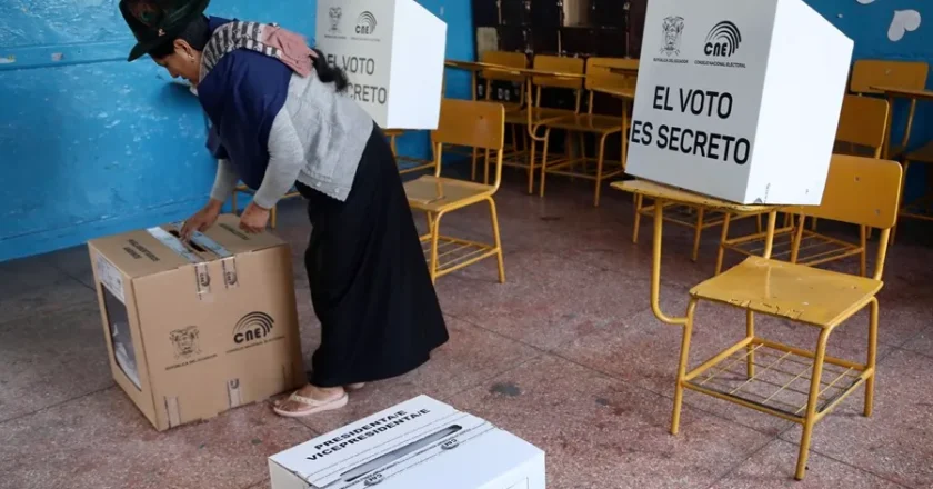 Ecuador: mitad y mitad