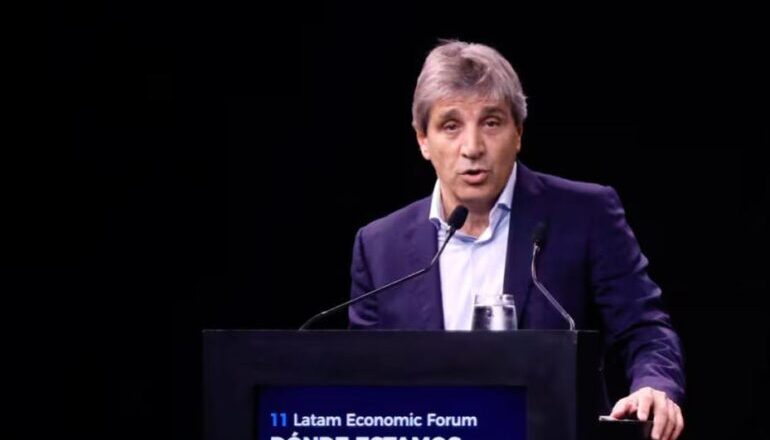 Para Caputo, bicicleta se dice “dólar retail”