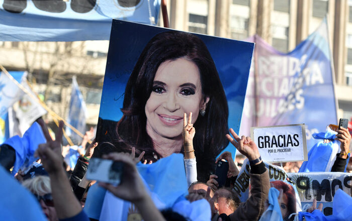 Una multitud desbordó la Plaza de Mayo en apoyo a Cristina Kirchner
