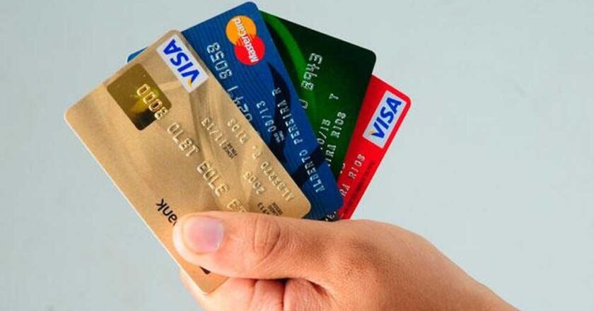 Tarjeta roja a las tarjetas de crédito
