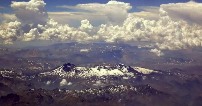 Lo que faltaba: volcán en peligro de erupción