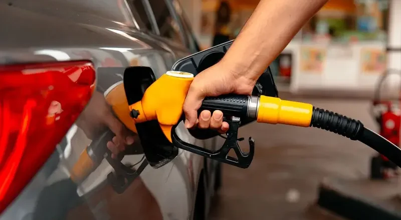 Aumentan los combustibles en septiembre: de cuánto será la suba en los impuestos