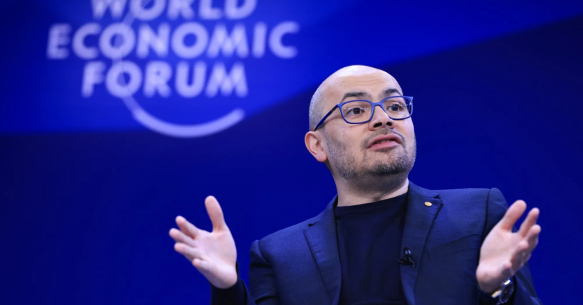 Davos y la IA: el CEO de DeepMind reconoce los límites de la IA y posterga la llegada de la AGI