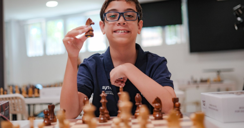 Faustino Oro vuelve a brillar: derrotó a un ex campeón y se prepara para enfrentar a una leyenda del ajedrez