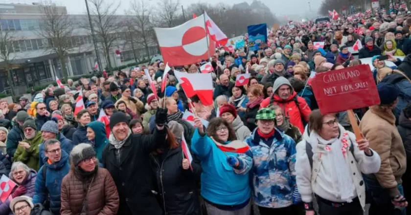 Miles protestan en Groenlandia y Dinamarca contra las presiones de Trump por la isla ártica