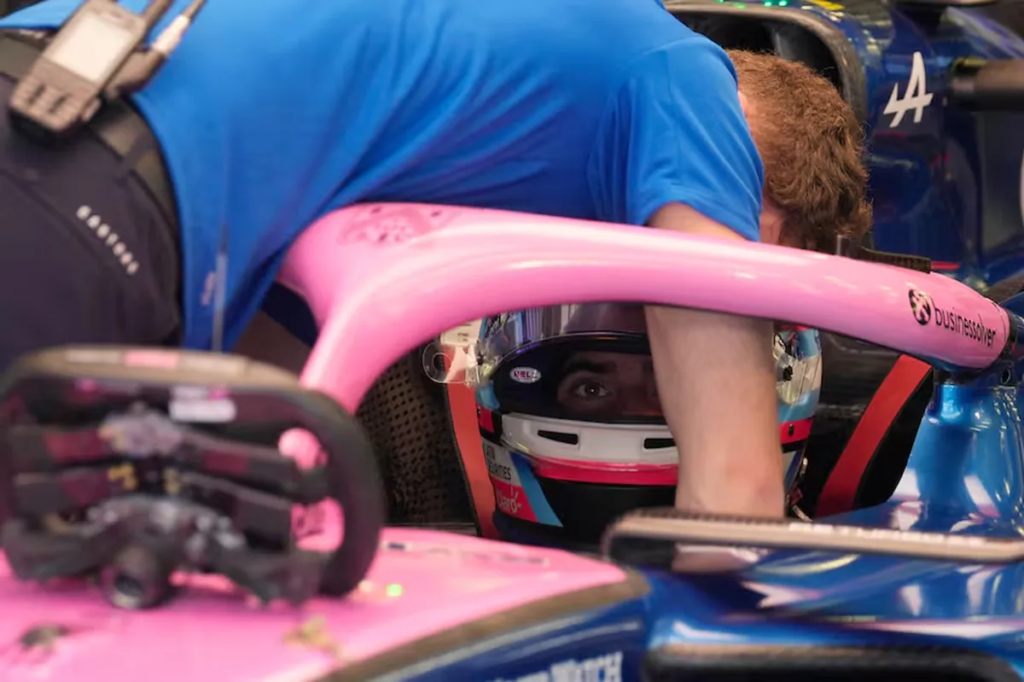 Colapinto probó el nuevo Alpine en Baréin y quedó parado por un problema mecánico