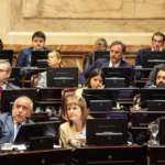 El Senado debate una polémica reforma laboral en Argentina en medio de fuertes movilizaciones