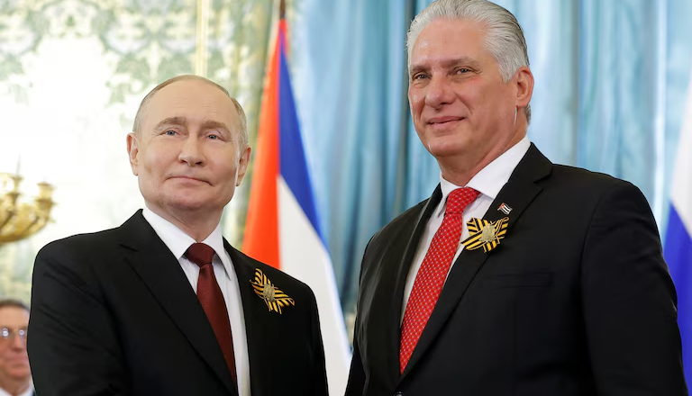 Crisis en Cuba: Rusia pide evitar viajes turísticos y analiza envío de petróleo como ayuda humanitaria