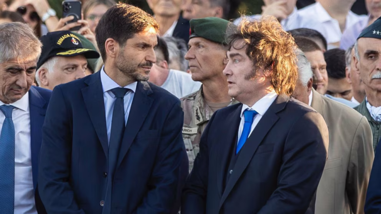 Protesta policial en Santa Fe y la pulseada política: el desafío de Pullaro con Milei rumbo a 2027