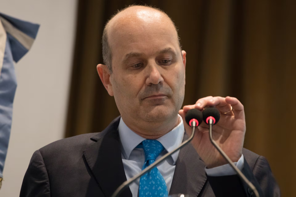 Polémica en el Gobierno: el ministro de Desregulación alquila oficinas de lujo con fondos públicos