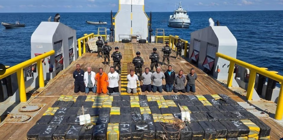 El Salvador logra el decomiso de cocaína más grande de su historia y lo anuncia como un golpe al narcotráfico