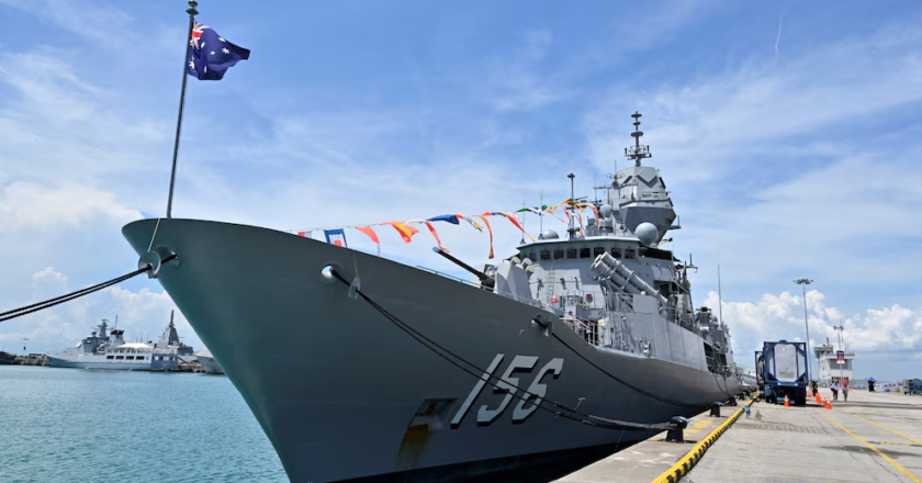 Un buque de guerra australiano cruzó el estrecho de Taiwán y fue vigilado por China