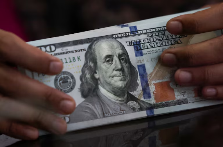 El dólar sigue al alza: se consolidó por encima de los $1.400 tras tres jornadas consecutivas de suba