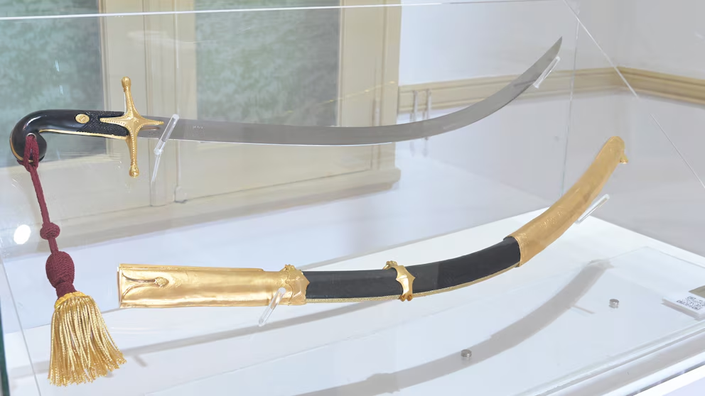 Del Museo a los Granaderos: qué hay detrás de la disputa por el sable del Libertador